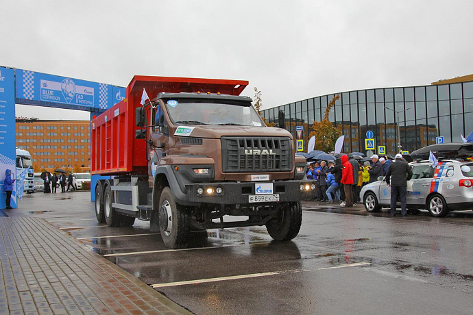Дорожный автомобиль на газовом топливе «Урал NEXT 6х4» преодолел более 2700 км по дорогам России в рамках пробега «Газ в моторы»