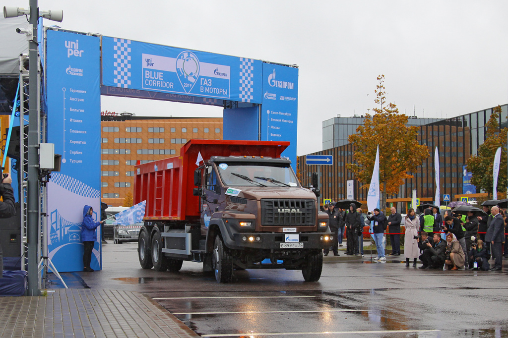 Дорожный автомобиль на газовом топливе «Урал NEXT 6х4» преодолел более 2700 км по дорогам России в рамках пробега «Газ в моторы»